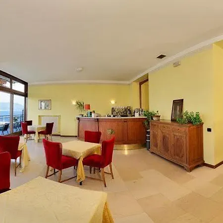 Отель Europa 3*